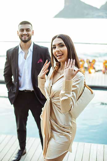 Çiçeklerle Kaplanmış Harflerle Evlilik Teklifi | Bin Kelam